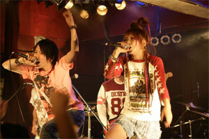 少年カミカゼ(Photo:江隈麗志) 少年カミカゼ(Photo:江隈麗志)